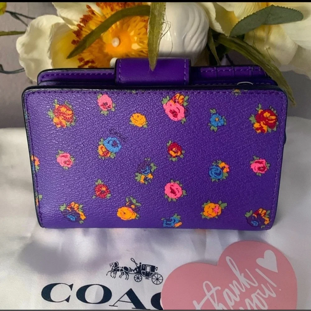 COACH MEDIUM CORNER ZIP WALLET WITH MINI VINTAGE ROSE